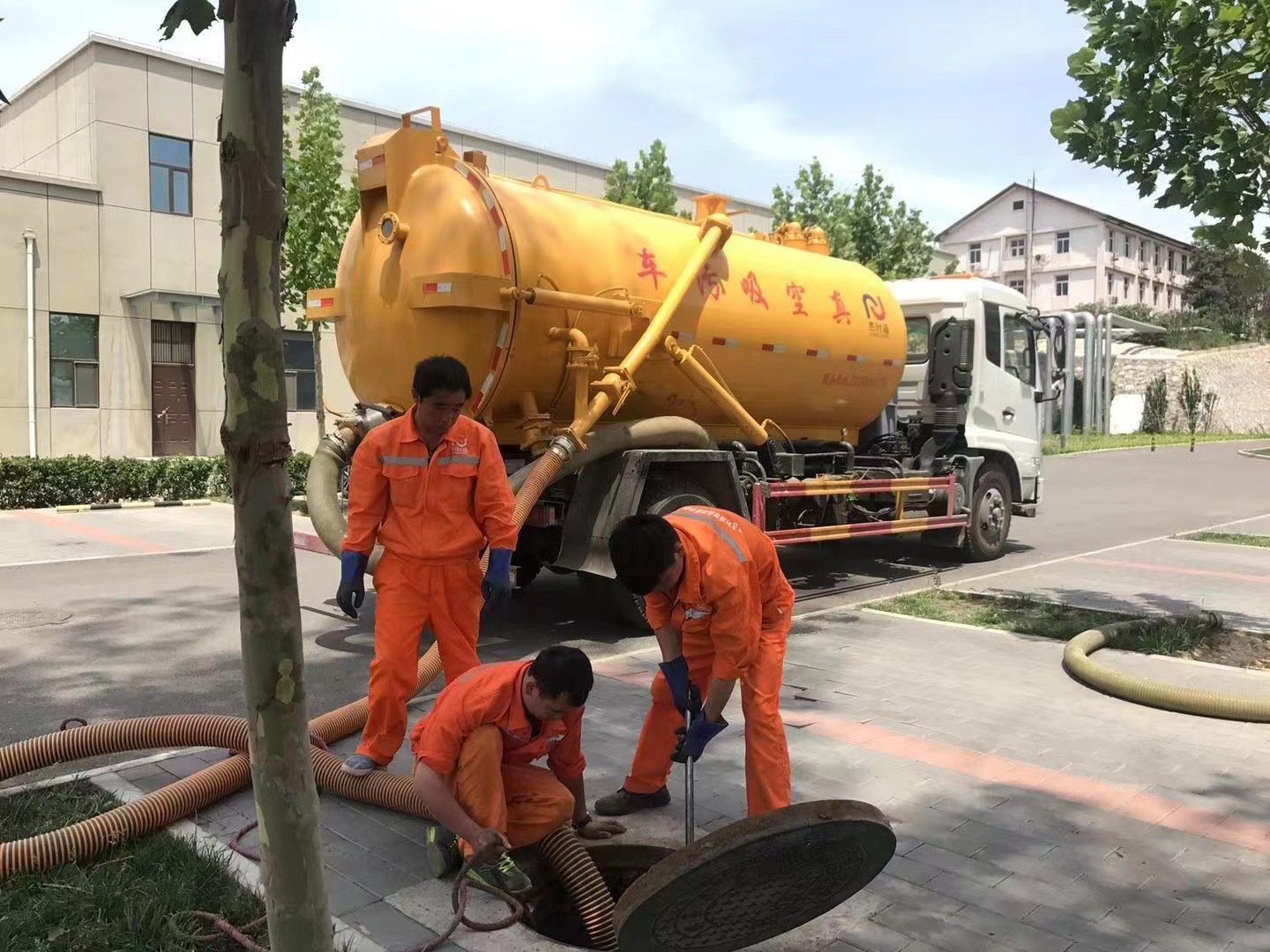 常德化粪池清理与5-8吨吸粪车施工效率分析